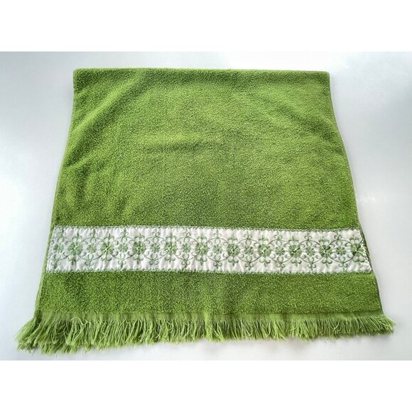 Vintage 80s small bath towel, Kelly green, embroidered, Caldwell Canada - Picture 5 of 8